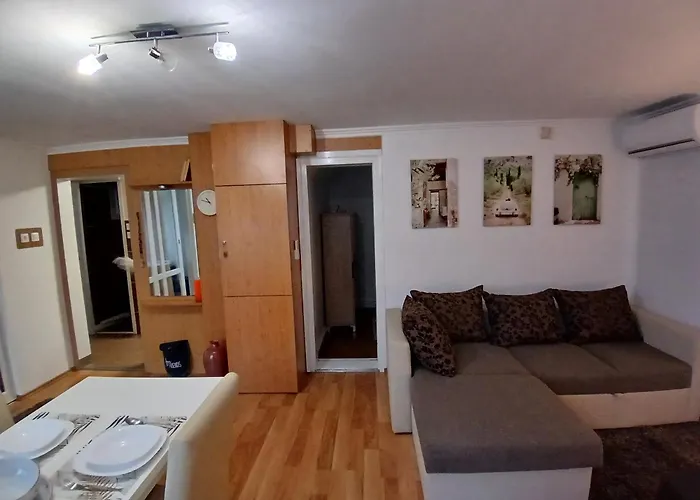 Apartment Malom *